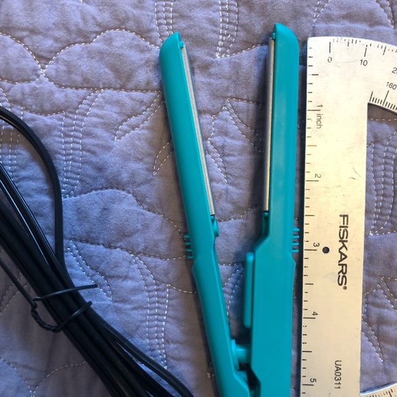 BRAND NEW Conair Mini Straightener - Picture 2 of 2